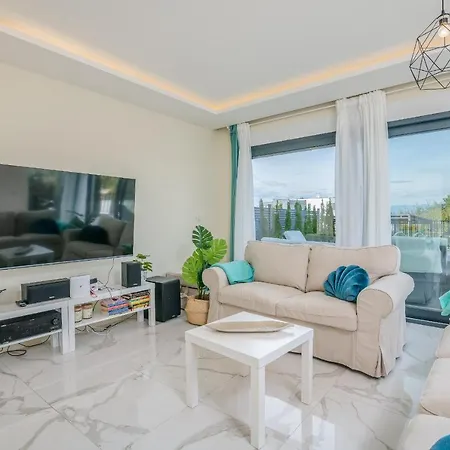 Sofija With Pool Apartment