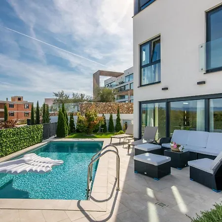 Sofija With Pool Apartment Malinska