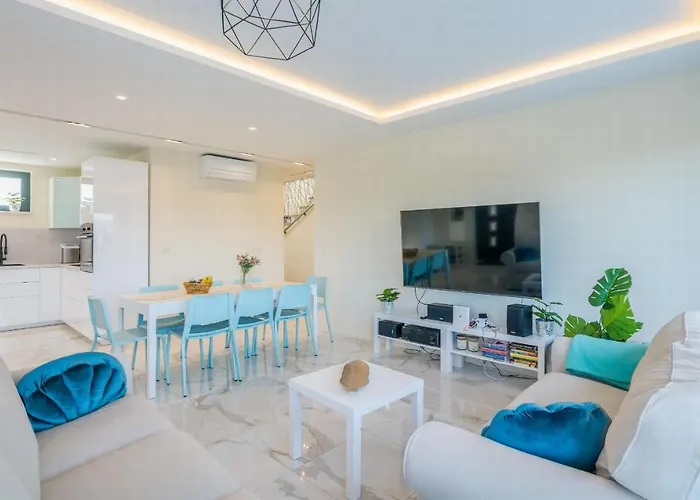 Sofija With Pool * Malinska