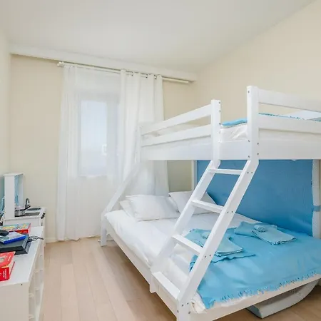 Sofija With Pool Apartment Malinska